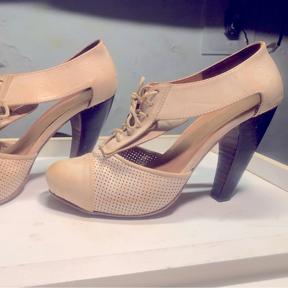 Dionella, really nice shoes and they were not cheap. I’m sorry I can’t were them - Picture 5 of 5